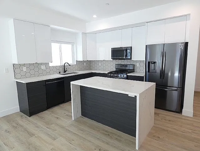 4 bed, 2000 sqft, $5,500 — Photo 2