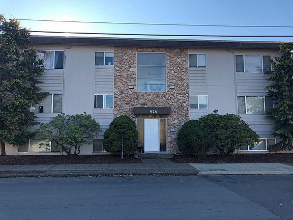 4th image of 978 NW Cleveland Ave #5