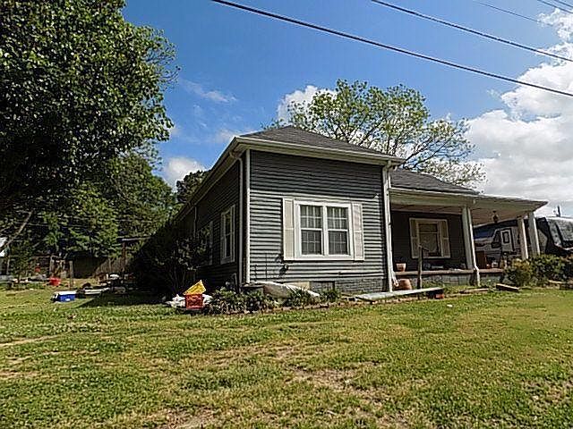 2nd image of 533 2nd Ave