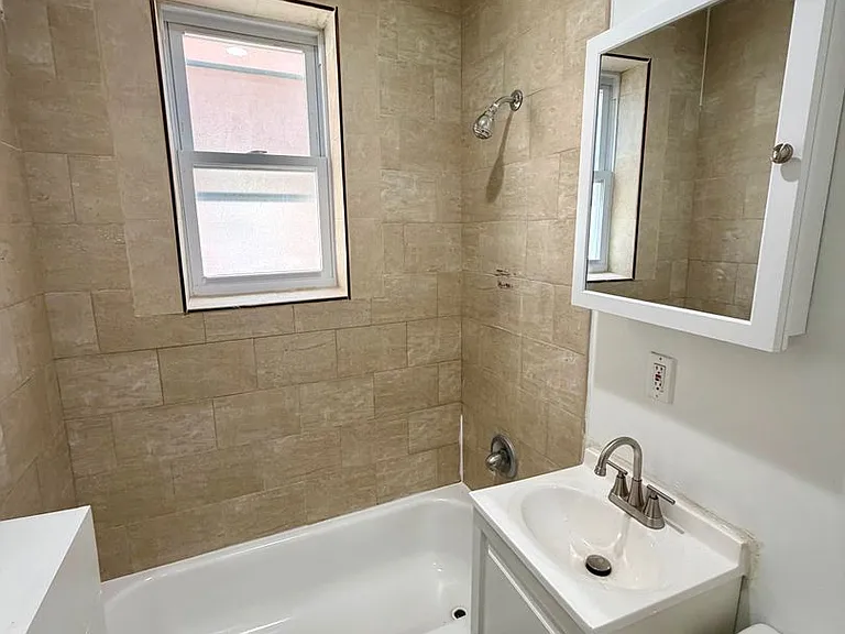5 Whitney Place — Photo 2