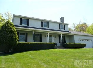 17 Briarwood Ln, Marlboro, NY 12542