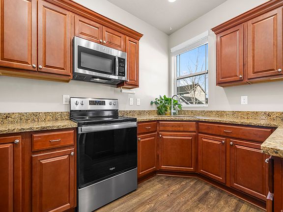 5th image of 834 W 1050 S