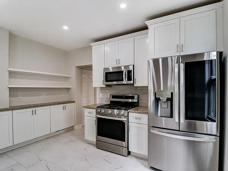 40 E Markison Ave — Photo 5