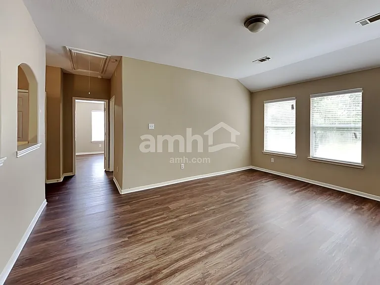 2306 Hollyfield Ln — Photo 17