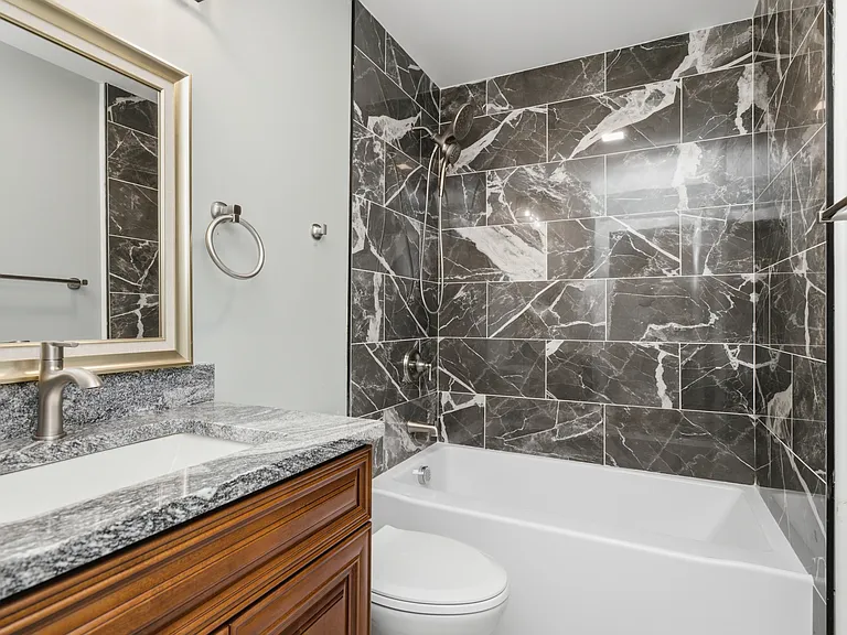 470 Oakville Ave — Photo 27