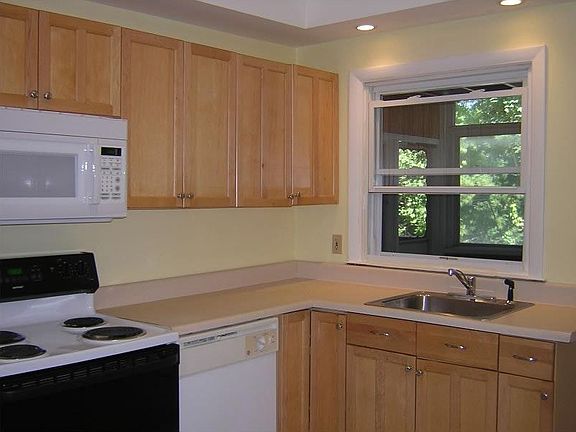 Large Kitchen - 14.7 x 8.9