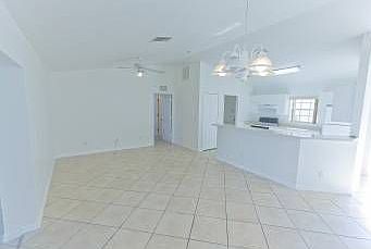 5th image of 523 Upstate Ave S