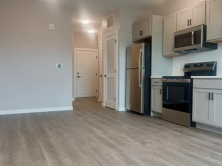 110 Cornell St — Photo 8