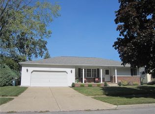 930 Castlebar Dr, North Tonawanda, NY 14120