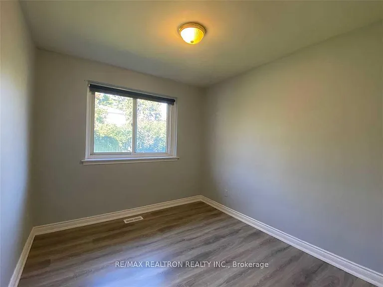 1 Sherwood Forest Dr — Photo 8