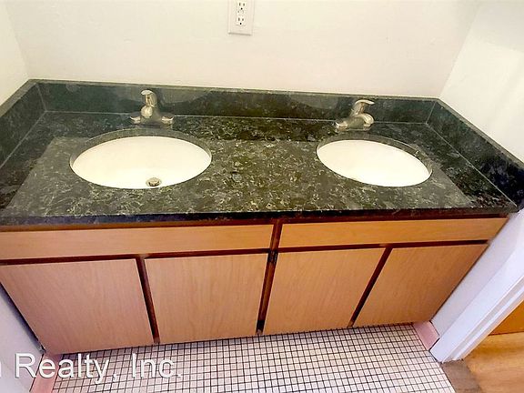 4th image of 318 John St APT 5