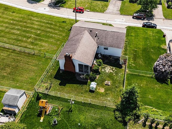 3rd image of 2407 Congdon Dr