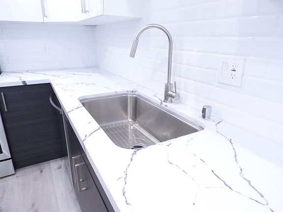 4th image of 947 Wilcox Ave #202