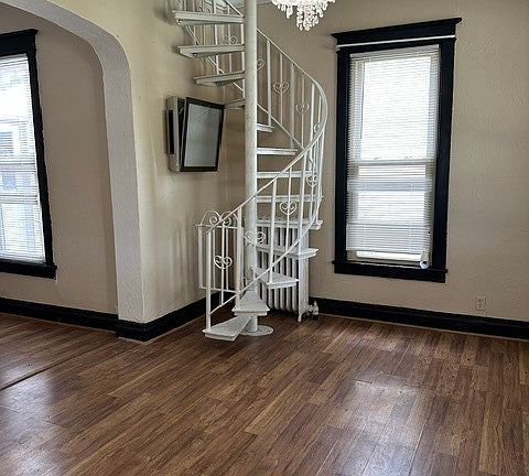 3rd image of 212 W Washington St