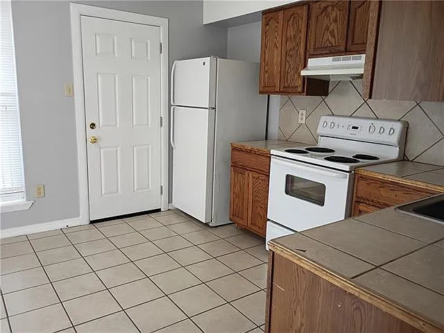 2 bed, 1.5 bath, 980 sqft, $1,350 — Photo 3