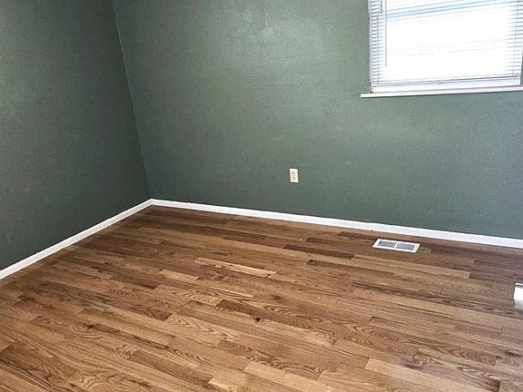 4th image of 127 Wilson Park Ln