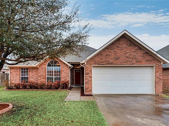 2nd image of 308 Pin Oak Ln