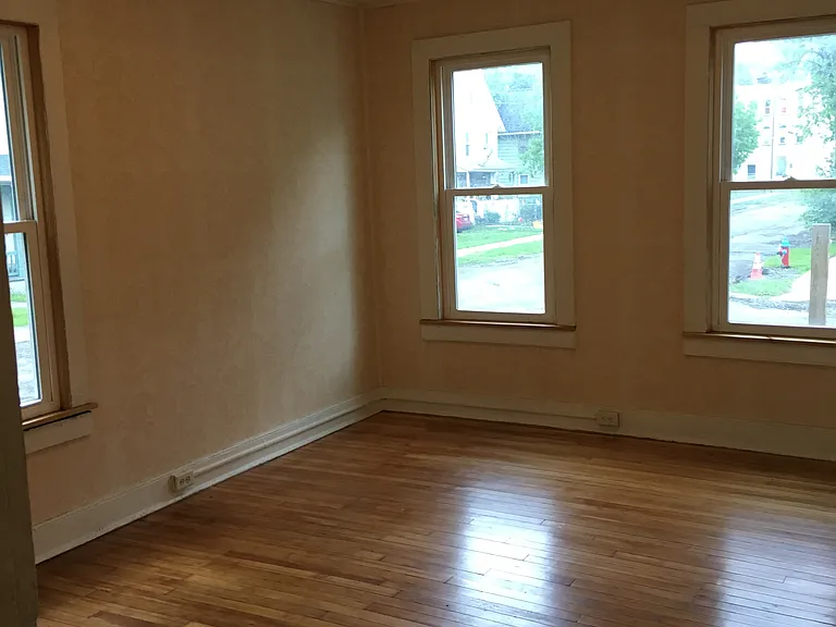 445 Chenango St — Photo 9