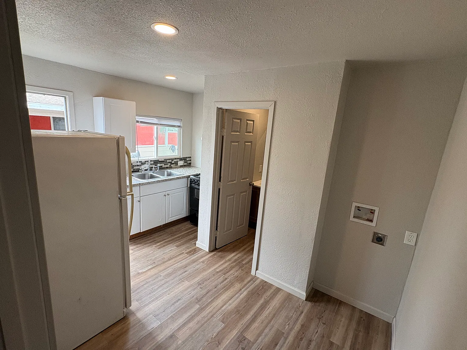 1 bed, 400 sqft, $1,200 — Photo 2