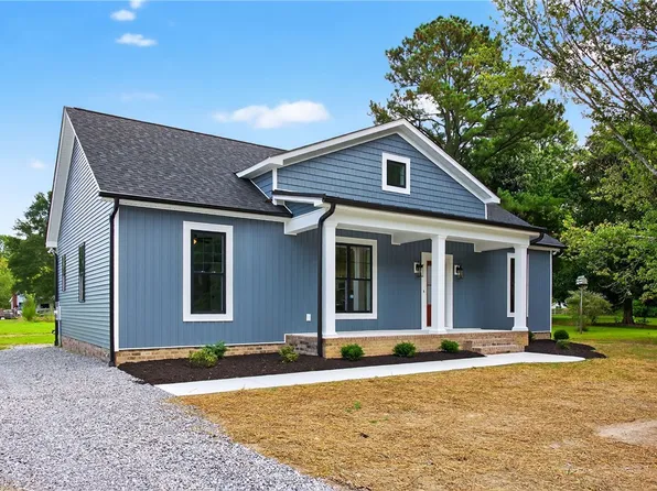 37 Oakland St, Kilmarnock, VA 22482