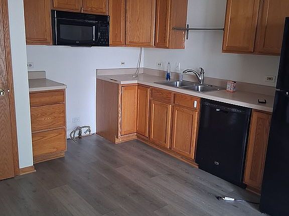 5th image of 818 Washington St