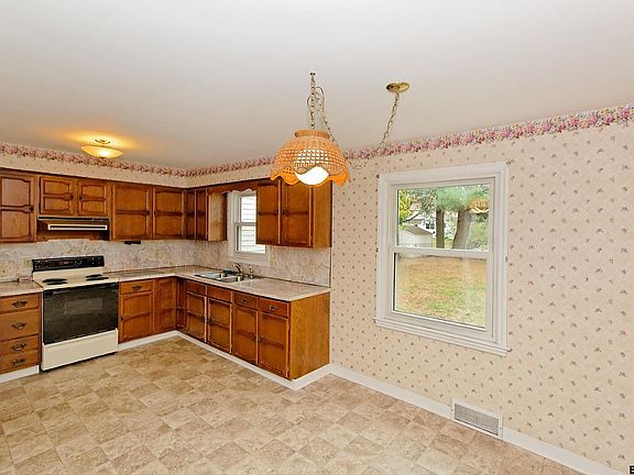 4th image of 37 Tull Dr