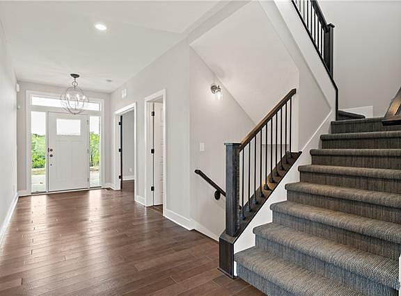 3rd image of 2110 NW Killarney Ln