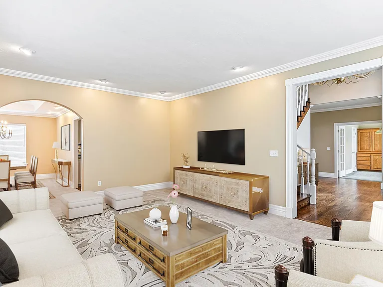 8 E Fawn Grove Ln — Photo 5