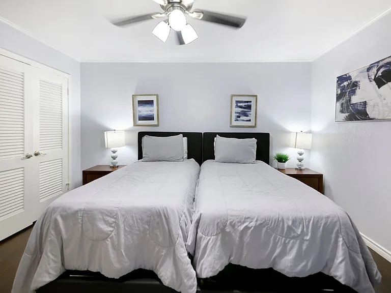 E Avenue J — Photo 13