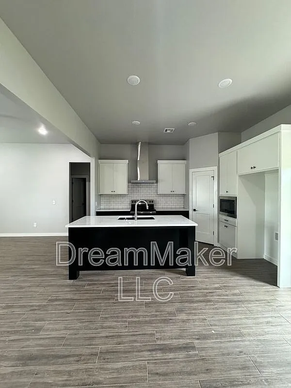3 bed, 2.0 bath, 1640 sqft, $1,849 — Photo 3