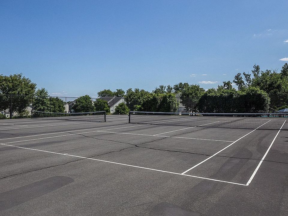 2nd image of 18459 Montview Sq