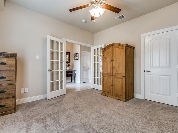 5th image of 576 Lake Bluff Ave