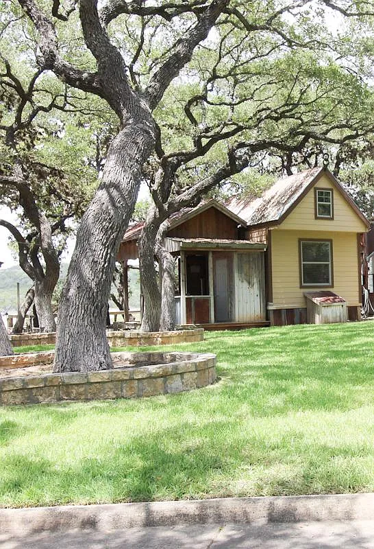 Building Photo - 955 Faurie Tiny Rte
