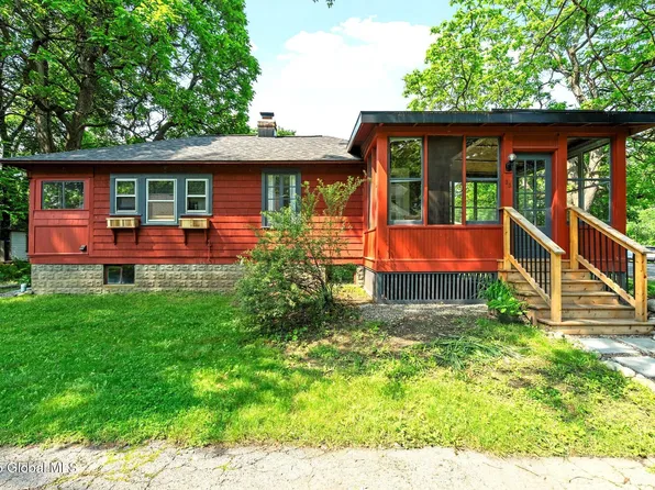 33 Westside Drive, Ballston Lake, NY 12019