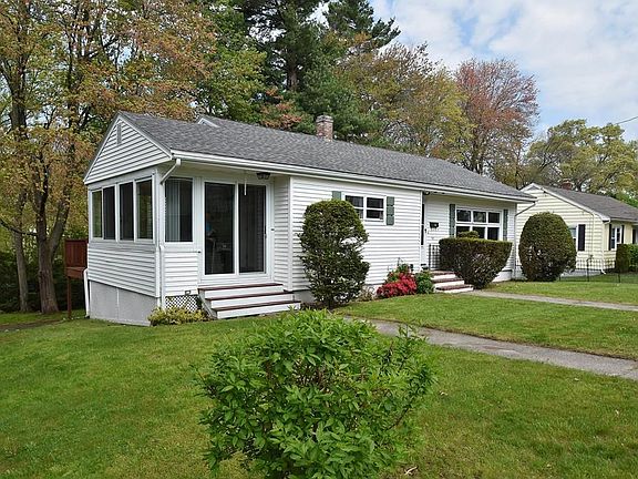 2nd image of 121 Mariposa Ave