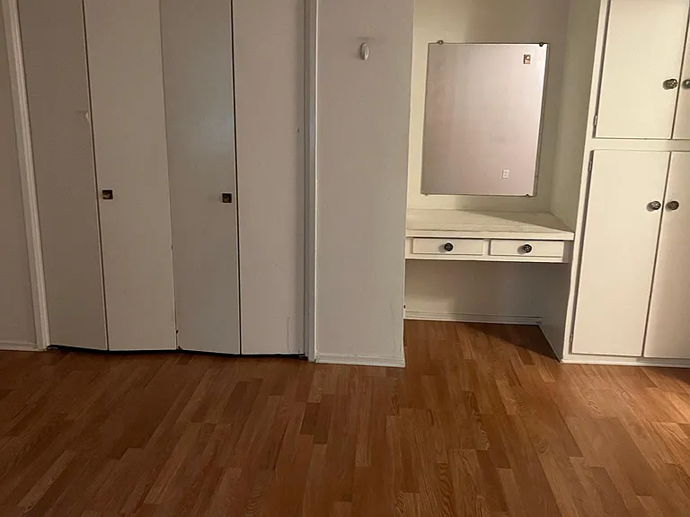 16515 Victory Blvd #8 — Photo 5