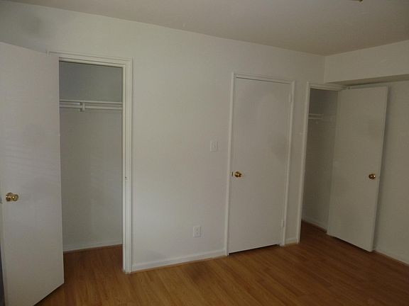 3rd image of 3049 Patrick Henry Dr