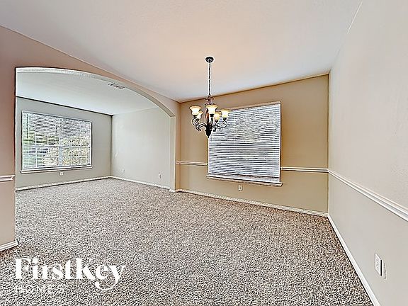 4th image of 806 Dover Park Trl