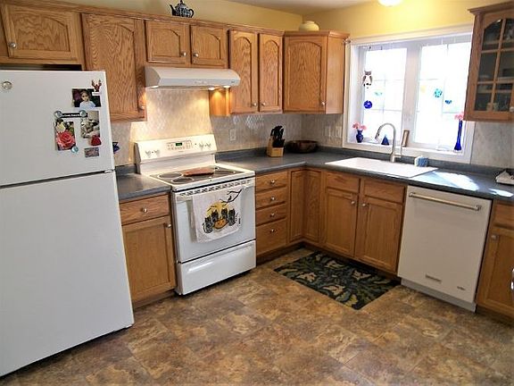 4th image of 6 Belmont Dr #6