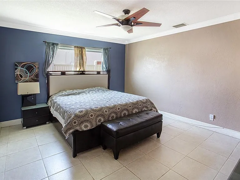 360 SE 12th Ave — Photo 31