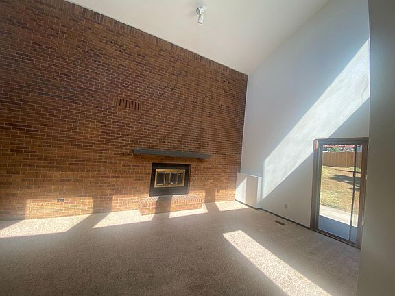 3rd image of 7655 Dawnview Ct