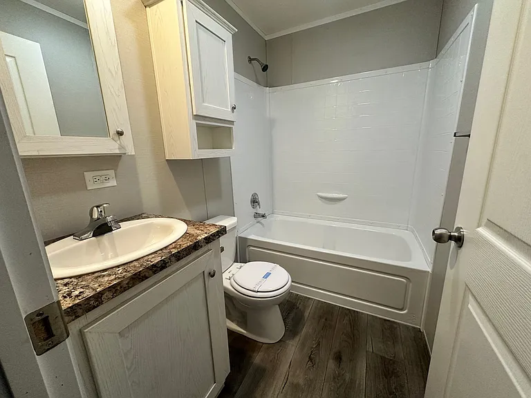555 Delaware — Photo 8