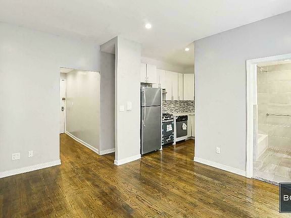 4th image of 1969 Amsterdam Ave #23A