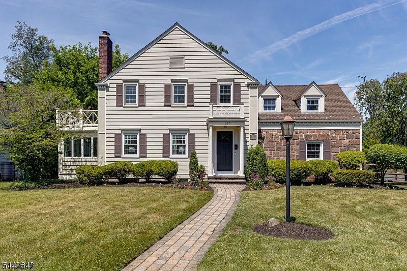 1st image of 537 Wychwood Rd