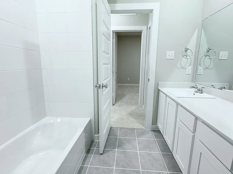 566 Silver Springs Ln — Photo 16