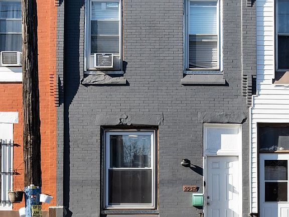 3rd image of 2932 N Mascher St Floor 2