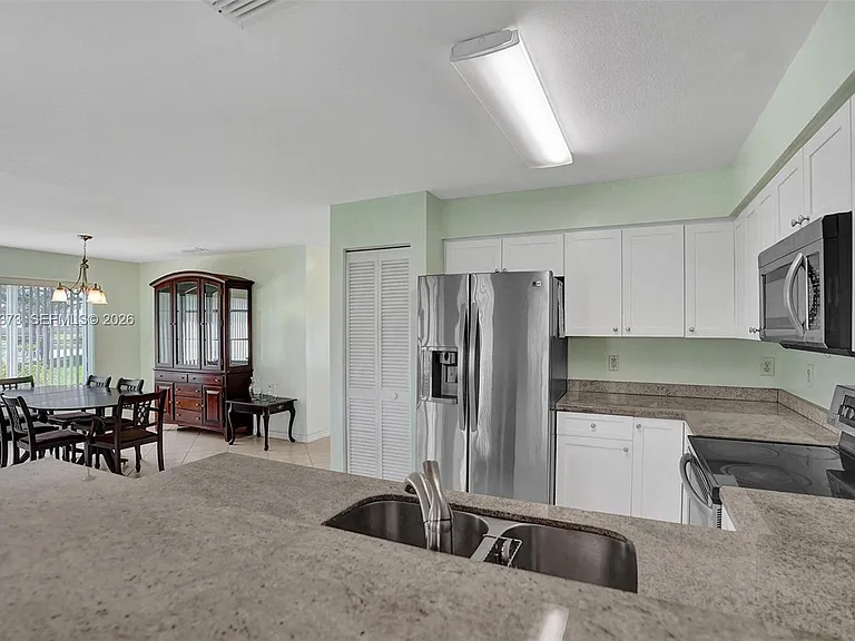 1726 SW 110th Ter — Photo 17