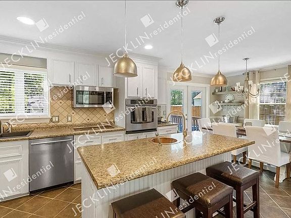 2nd image of 8410 Freestone Ave