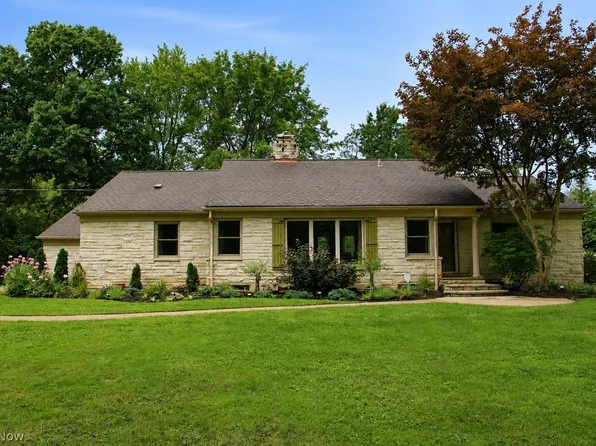 4030 Som Center Rd, Moreland Hills, OH 44022