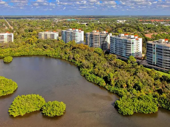 393 N Point Rd APT 302, Osprey, FL 34229